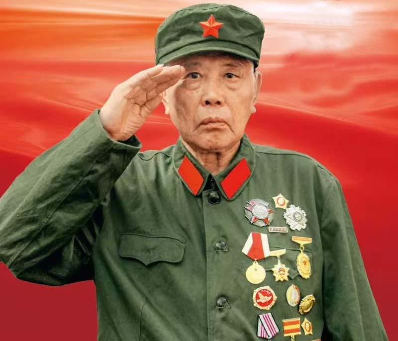 李延年将军简介1945年参军(今年92岁，被授予第一批“共和国勋章”)