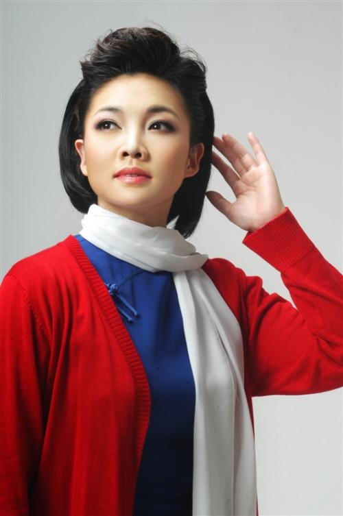 王莉，空政文工团女高音歌唱家，国家一级演员