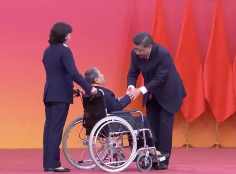 “七一勋章”获得者马毛姐：14岁荣立一等功，16岁毛主席为她取名