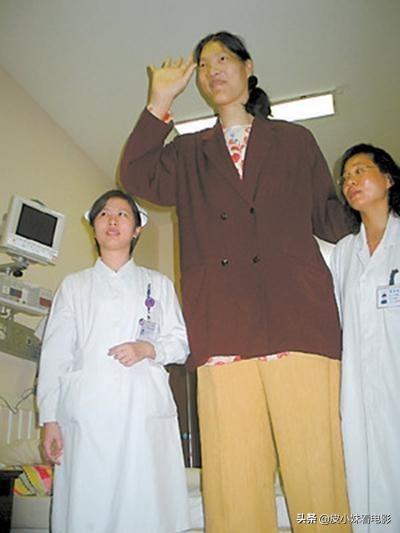 女巨人是谁(“世界第一”女巨人安徽姑娘，身高2.36米，穿78码的定制鞋)
