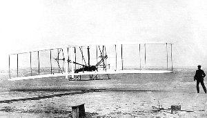 飞机的发明者是谁(谁才是真正的“飞机之父”，第一架飞机是谁发明的？)