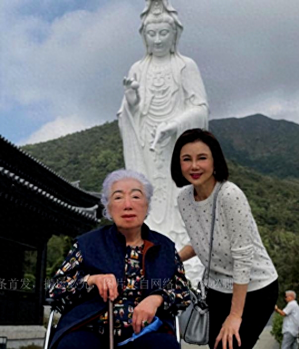 谢玲玲个人资料：携97岁婆婆现身寺庙，满头白发精神好，离婚多年仍亲如母女